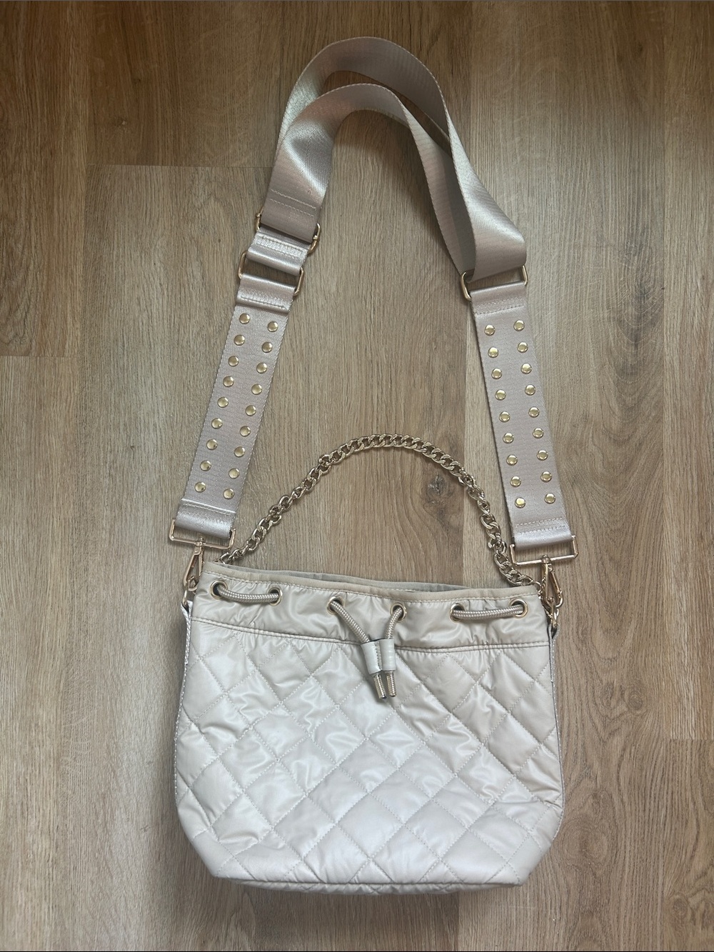 HAUTE SHORE Quilted Cream Crossbody with Studded Gold Adjustable Strap